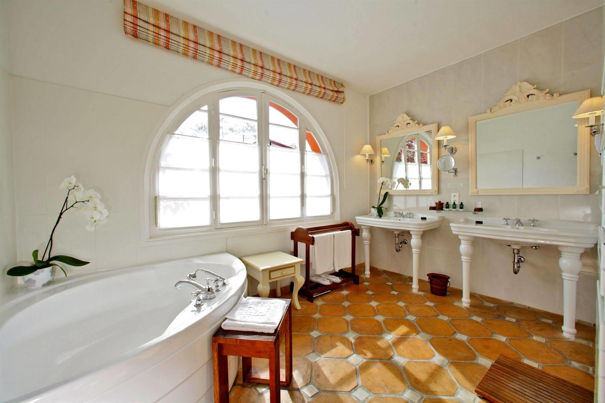 Hôtel Les Hortensias du Lac Soorts-Hossegor Exterior foto